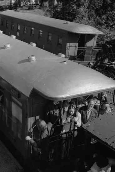 Image: Photograph of locomotive F 185