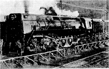Image: J. Stevens rhoto. The new KB type of streamlined engine recently constructed at the Hillside railway workshops, Dunedin. It is one of six of the type being built, to be used principally between Christchurch and Otira. These locomotives, in working order, weigh 145 tons, have a vAhe.elba.se of 62ft, and an overall length of 70ft. (Evening Post, 16 June 1939)