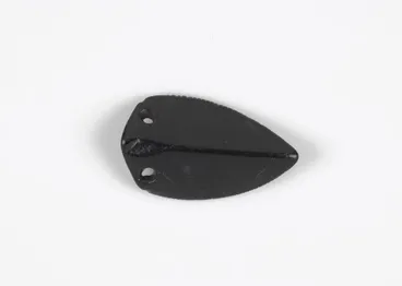 Image: Mau kakī (neck pendant)