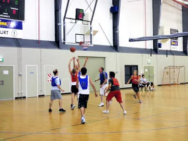 Image: Social basketball game