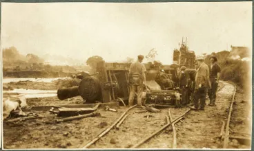 Image: Locomotive derailment, Huia, 1928