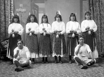 Image: Group with poi at Putiki