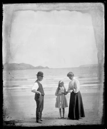 Image: Alexander Scott Nicol, Janet Atkinson and Lily May Atkinson on a beach