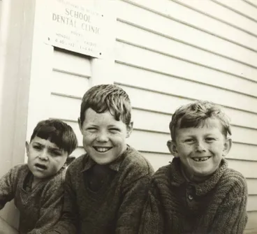Image: Toothy smiles, Ōtāhuhu, 1967