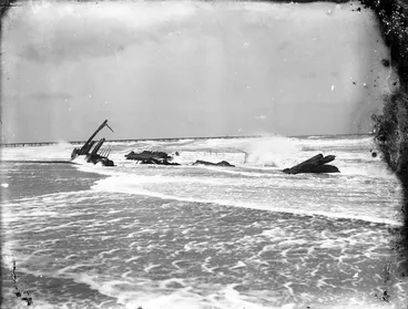 Image: Remains of a ship wreck
