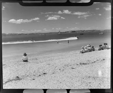Image: People watching a water skier at Maraetai beach, Auckland