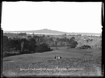 Image: Cornwall Park, Auckland, showing Rangitoto