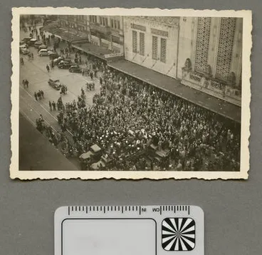 Image: VE Day celebrations, Queen Street