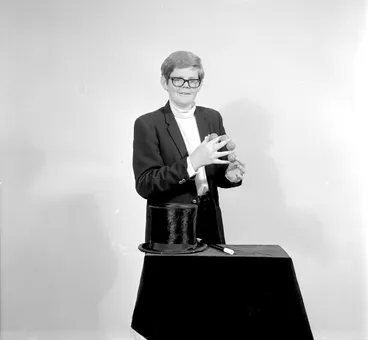 Image: Cook Magician [P1-3443-5833]