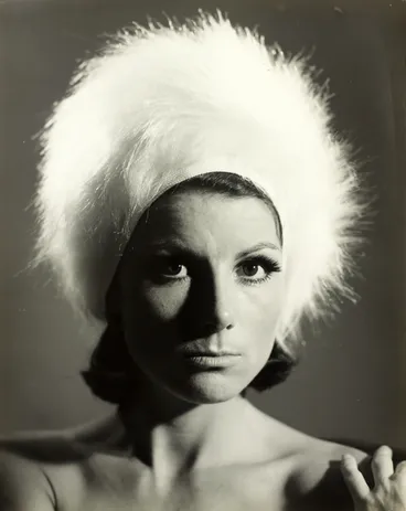 Image: White fur bonnet