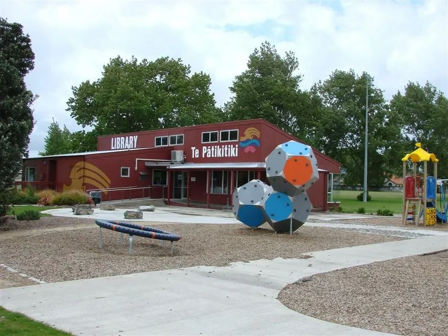 Te Pātikitiki (Highbury Library)