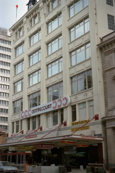 Image: Centrecourt building, Queen Street, Auckland Central, 1986