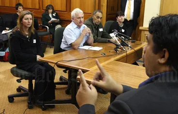 Image: Sign language at select committee