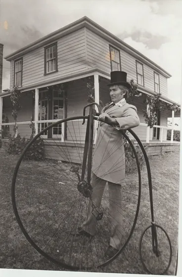 Horst Stunzer and penny farthing at Bell House. Image: Horst Stunzer and penny farthing at Bell House.