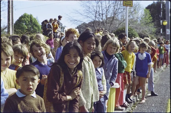 Schoolchildren line roadside to watch Māori Land March pass, Northland