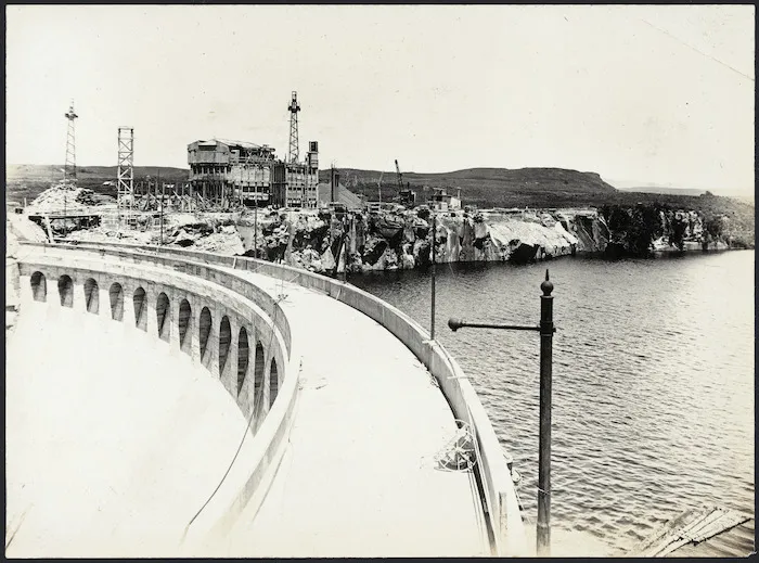 Arapuni hydro-electric power plant, dam in foreground