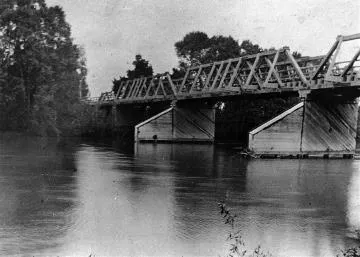 Old Wardell's bridge over Ruamahanga River : photograph