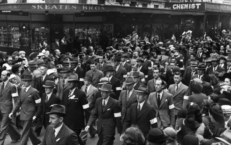 Victory parade, Queen Street, Auckland Central, 1945