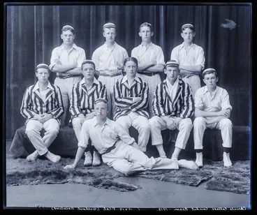 Image: Glass Plate Negative: Christ's College, Cricket Team, 1913