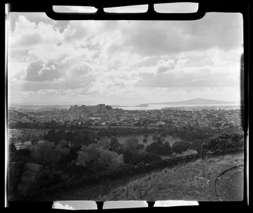Image: One Tree Hill, Manukau Harbour, Auckland City