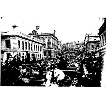 Image: Hicks, photo. THE RETURNED TROOPERS IN DUNEDIN.  THE CROWD IN JETTY STREET. (Otago Witness, 30 January 1901)