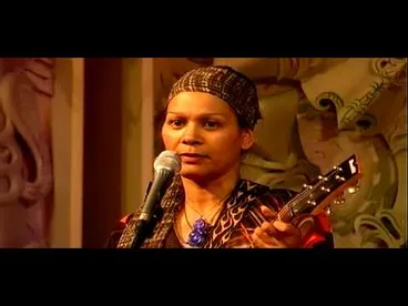 Image: Emma Paki at Te Papa Stand Alone