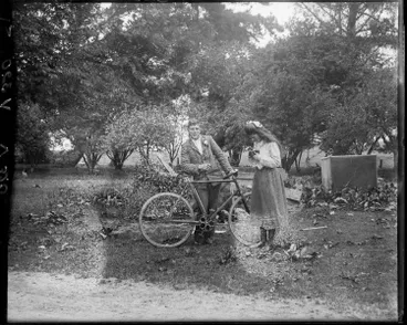 Image: Oliver and Mary Farrer at Bankwood, Hamilton, 1905