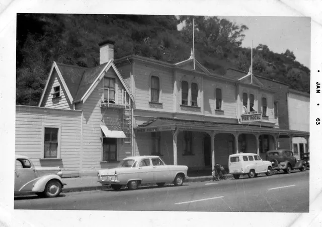 Pier Hotel, Nelson Port