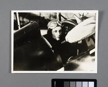 Image: Jean Batten taking off for Australia