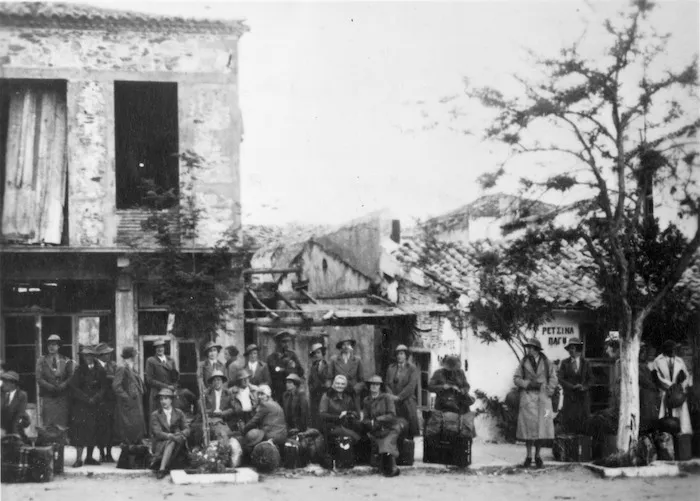 Col [Kenrick?] and the sisters of 1 General Hospital, at Suda Bay, Crete, prior to embarkation for Egypt