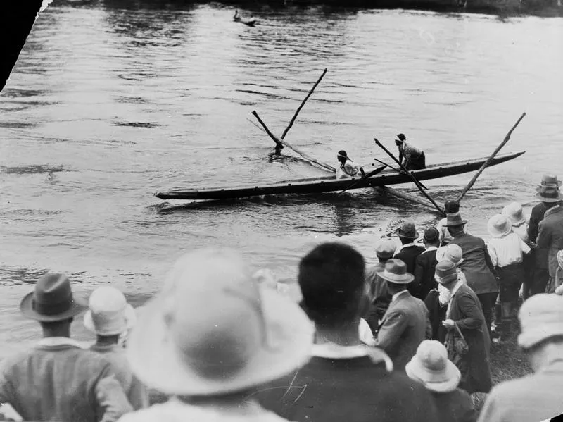 Ngaruawahia Regatta - waka hurdle race