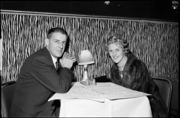 Image: The Hi Diddle Griddle Restaurant, Karangahape Road, 1960
