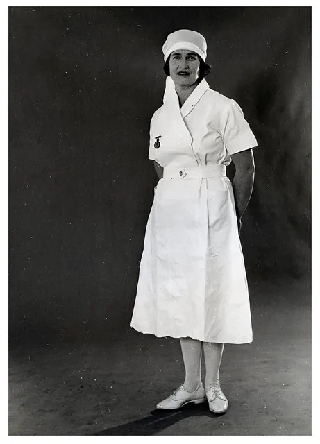 Dental Nurse fashion, 1935