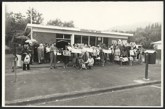 Protest at closing of Homedale Post Office, Wainuiomata