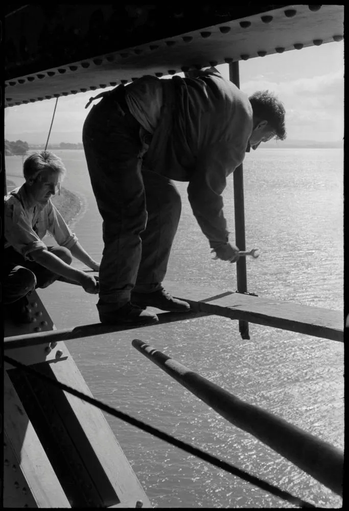 Auckland Harbour Bridge scaffolders, 1960