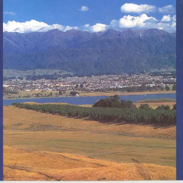 Lake Horowhenua, Levin and Tararua Ranges Image: Lake Horowhenua, Levin and Tararua Ranges