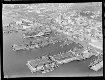 Image: Aerial view of Auckland Wharves, Mechanics Bay and Auckland City