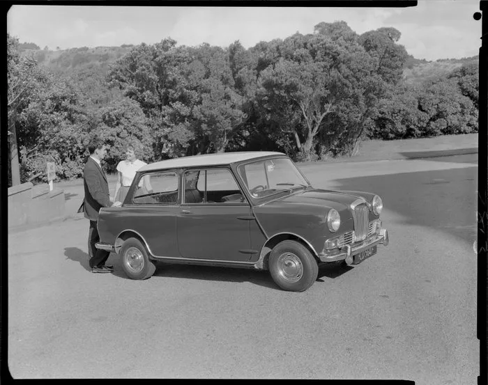 Catts Patterson, Riley "Elf" at Art Gallery