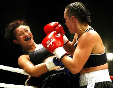 Image: Daniella Smith fighting Nive Moefaauo, 2008
