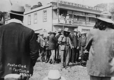 Image: [Rua Kenana addressing his followers in Whakatane Township]