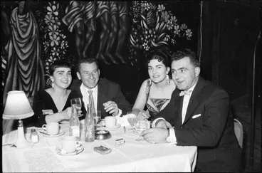 Image: The Hi Diddle Griddle Restaurant, Karangahape Road, 1960