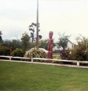 Image: Papawai whakapakoko: Photograph