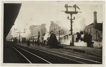 Image: The last five o clock rush at the old Auckland railway station