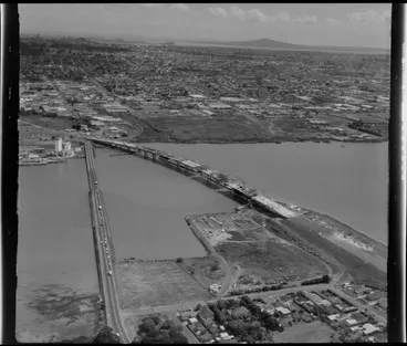 Image: Construction of Mangere Bridge, Onehunga, Manukau, Auckland