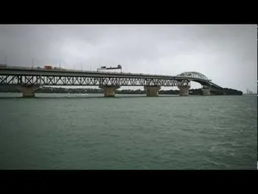 Image: Auckland's 'coat-hanger' bridge - Roadside Stories