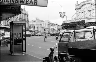 Image: Traffic on Karangahape Road, Auckland Central, 1990