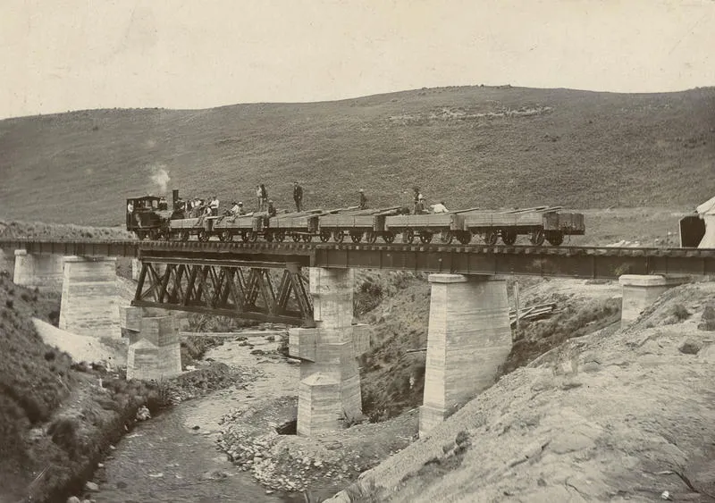Riley's bridge between Ohakune and Waiouru; construction train crossing, c 1908