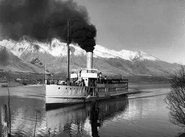 Image: Steamship Earnslaw on Lake Wakatipu, Kinloch - Photograph taken by Gladys Goodall