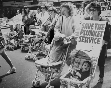 'Good turnout at Plunket protest', Auckland, 1992. Image: 'Good turnout at Plunket protest', Auckland, 1992.