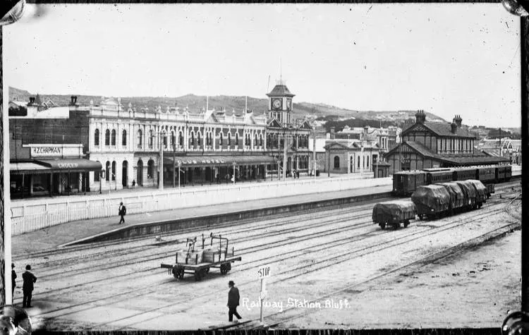 Railway Station, Bluff